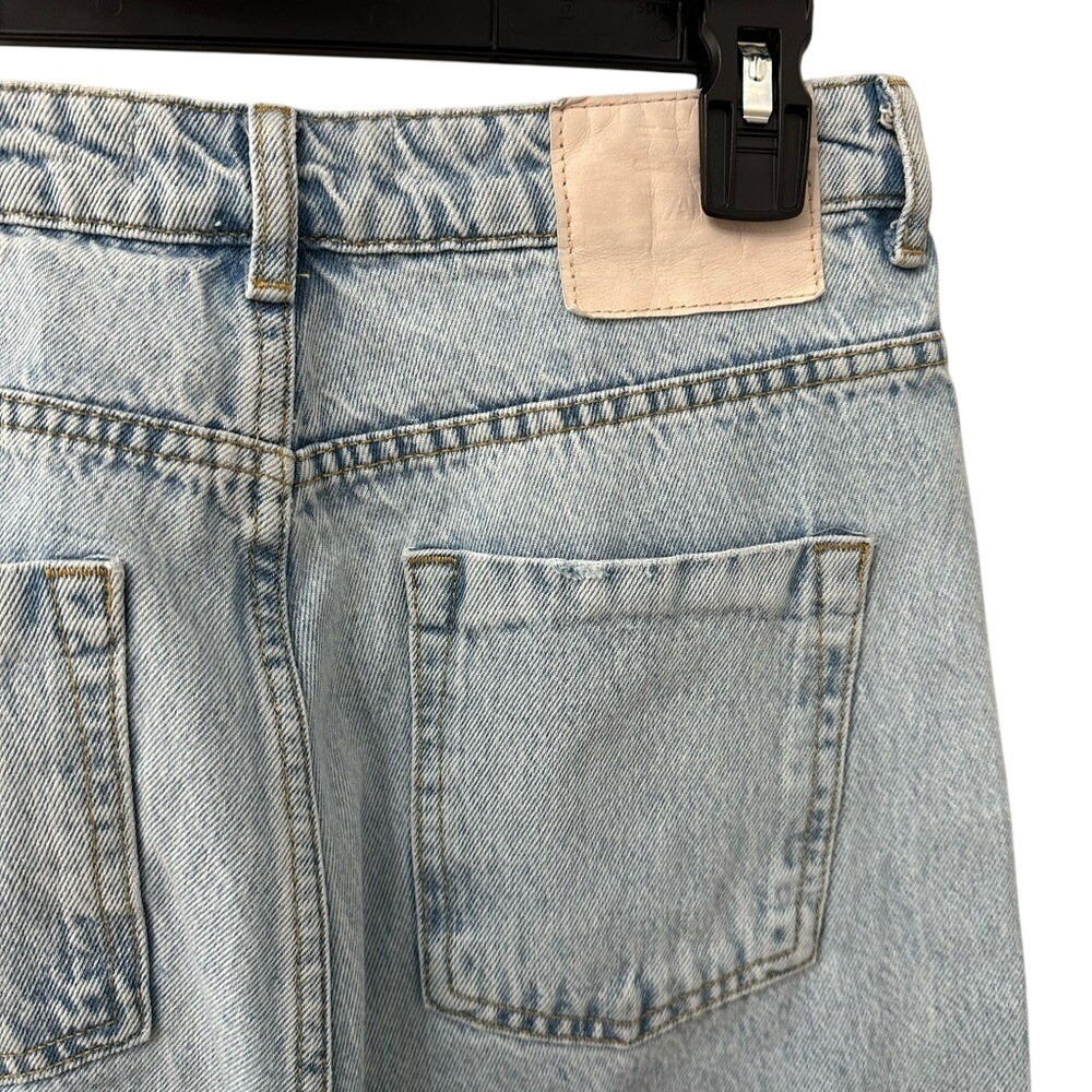 Zara Straight Leg Jeans Size 6 Light Blue High Rise‎ Raw Hem Denim
